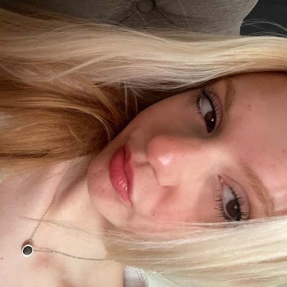 Meet your Posher, Cassidy - Picture 1 of 1